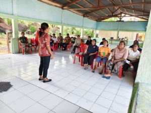 Babinsa Koramil 1602-04/Maurole Hadiri Pemberdayaan Kader Kesehatan di Desa Tou Timur
