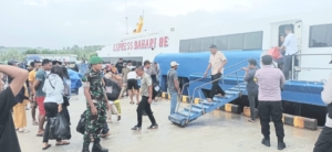 Koramil 1627-01/Ba’a Intensifkan Pengawasan Kedatangan Kapal di Pelabuhan Ba’a