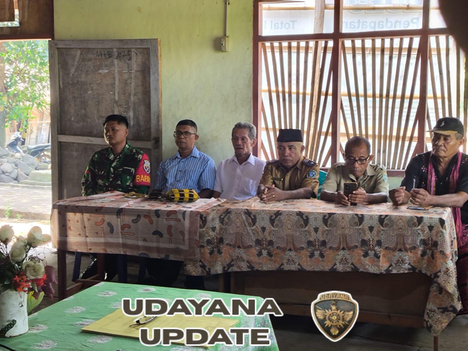 Babinsa Larantuka Dampingi Pelantikan Kadus Baru di Desa Latonliwo