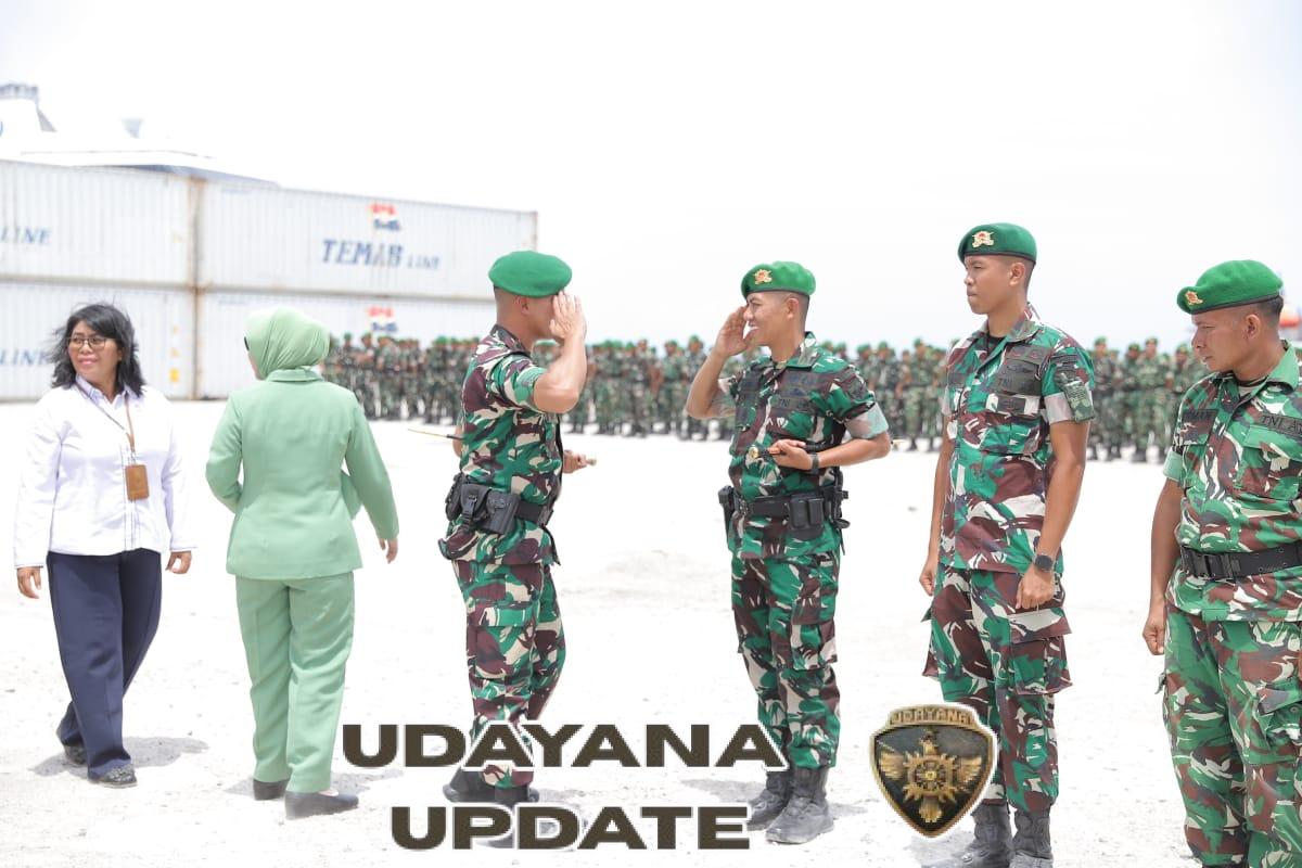 Dandim 1601/Sumba Timur Pimpin Upacara Penyambutan Yonif Teritorial Pembangunan 876/Palatana di Pelabuhan Nusantara