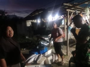 Babinsa Aesesa Gelar Patroli Malam di Kelurahan Danga, Situasi Aman Terkendali