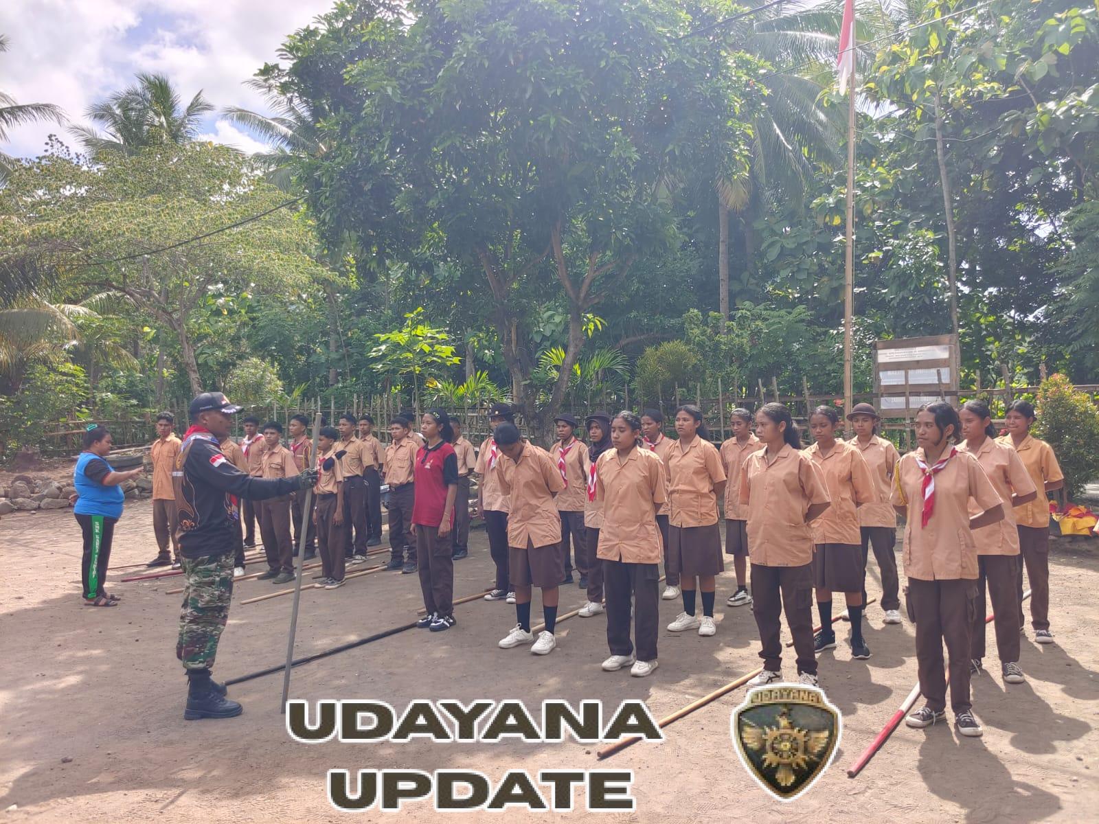 Babinsa Ende Dampingi Siswa SMK Karsa Mandiri Latihan PBB dan Wawasan Kebangsaan