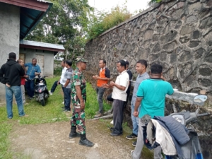 Babinsa Koramil 1602-04/Maurole Laksanakan Komsos dan Pamwil di Desa Molomuku