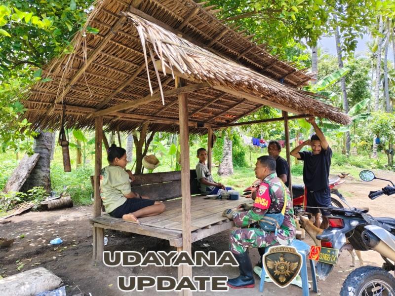 Babinsa Koramil 1602-04/Maurole Laksanakan Komsos dan Pamwil di Desa Loboniki