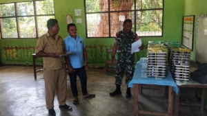 Yayasan Terdinda Berkat Lancar Salurkan Makanan Sehat, Babinsa Lakukan Pendampingan