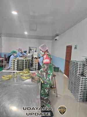 Ribuan Anak di Pantai Baru Terima Makanan Bergizi, Babinsa Lakukan Pendampingan