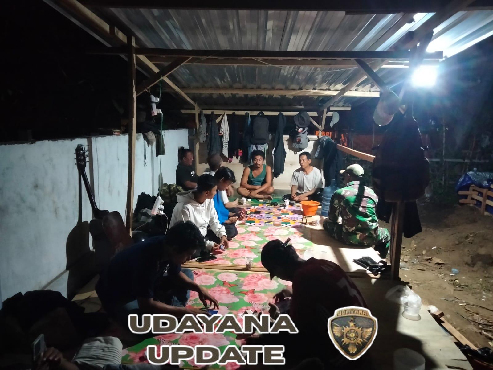 Patroli Malam Koramil 1628-04/Poto Tano, Serda Bukhari Ingatkan Warga Jaga Keamanan Lingkungan