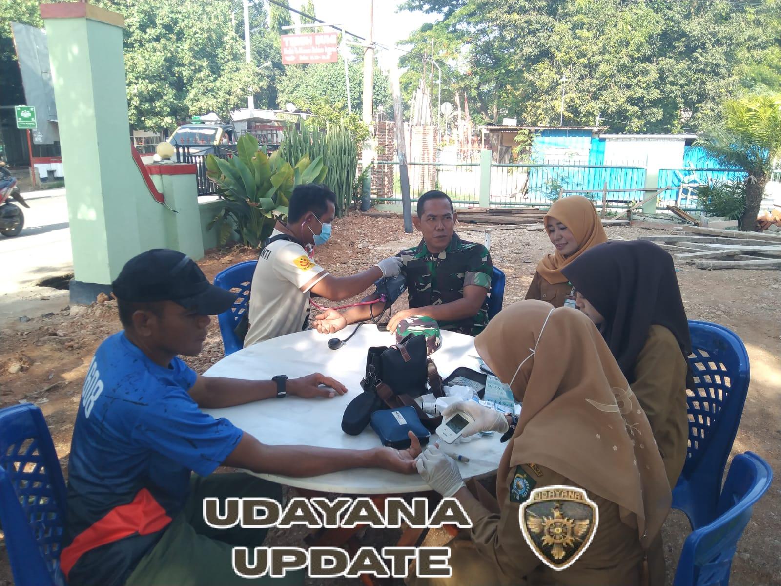 Anggota Koramil 1608-03/Sape Jalani Pemeriksaan Kesehatan Lengkap oleh Puskesmas