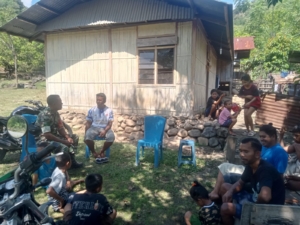 Sinergi Babinsa dan Masyarakat Desa Watukamba Perkuat Kamtibmas dan Kemanunggalan TNI-Rakyat