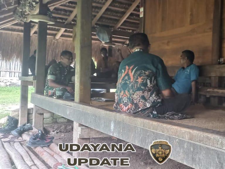 Babinsa Loli Jalin Kedekatan Lewat Komsos di Desa Ubu Pede