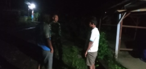 Babinsa Koramil 1625-02/Aimere Laksanakan Patroli Malam di Wilayah Kecamatan Aimere