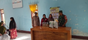 Babinsa Sekongkang Atas Kawal Ketat Penyaluran Bantuan Beras dan Minyak Goreng Bulog untuk Warga Alokasi Oktober–November 2025