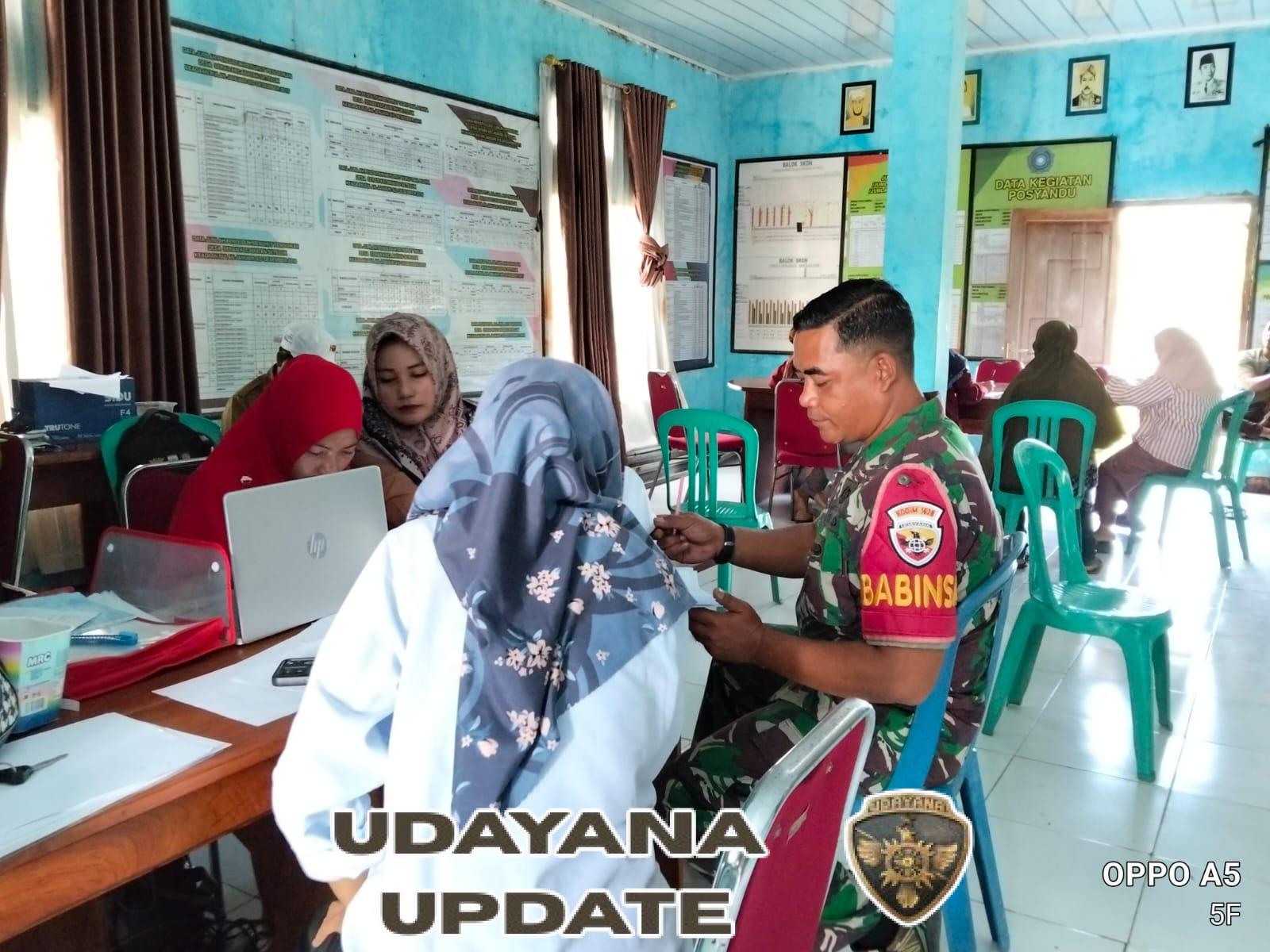 Babinsa Desa Seran Dampingi Pendataan Penerima Bantuan Rehabilitasi RTLH