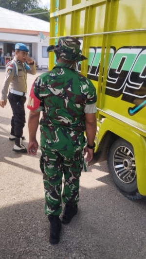 Babinsa Serda Ismail Rahadat Laksanakan Pengamanan Kapal Garda Maritim 3 di Pelabuhan ASDP Pantai Baru