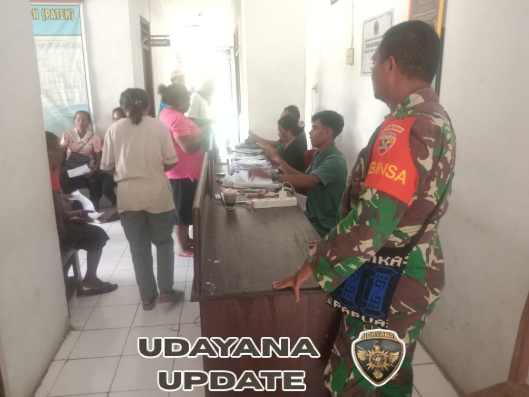 Babinsa Naikliu Pantau Penyaluran Bansos Triwulan Empat