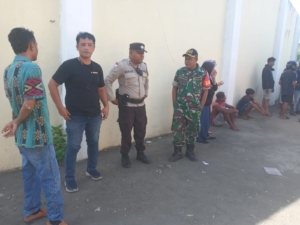 Babinsa Ende Timur Perkuat Kemanunggalan TNI-Rakyat Lewat Komsos di Rewarangga Selatan