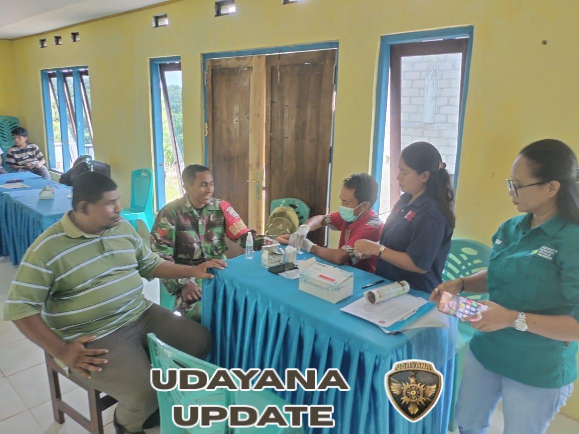 Babinsa Koramil 1627-02/Pantai Baru Dampingi Warga dalam Sosialisasi HIV dan Pemeriksaan Kesehatan