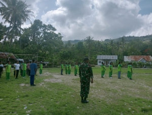Babinsa Serma Okri Latih PBB Siswa SMK Negeri Babuin, Bentuk Disiplin Sejak Dini