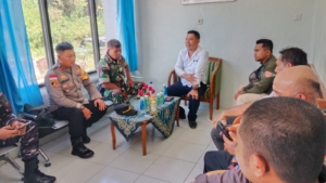 Arteri Listrik di Pedalaman: Babinsa Kawal Proyek SUTM, Memastikan Masa Depan Manggarai Lebih Terang