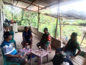 Babinsa Koramil 1602-04/Maurole Gelar Pamwil dan Komsos di Desa Kebesani