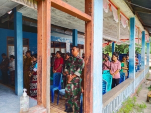 Babinsa Talibura Hadiri Pelantikan Kepala Desa Wairterang di Waigete