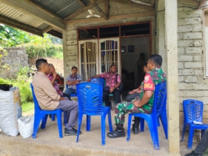 Dekatkan Diri dengan Warga, Babinsa Ramil 1602-01 Laksanakan Komsos di Kojanara