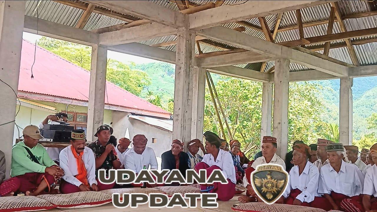 Babinsa Sertu Kusumaningrat Hadiri Ritual Adat Raum Bubung Gendang Kole di Satar Mese Utara