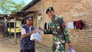 Satgas Pamtas Gelar Jumat Berkah, Sembako untuk Warga Perbatasan