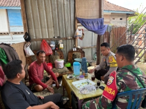 Babinsa Desa Seran Koordinasi Penanganan Anjing Positif Rabies di Kecamatan Seteluk