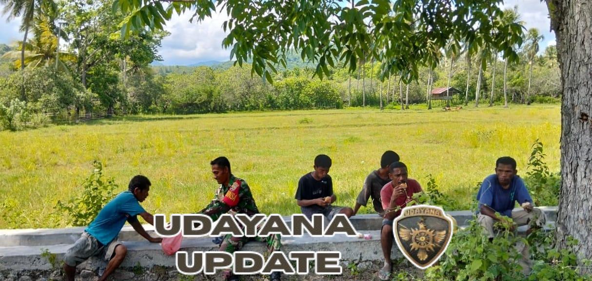 Babinsa Koramil 04/Maurole Laksanakan Komsos dan Pemantauan Wilayah Binaan di Desa Ranokolo
