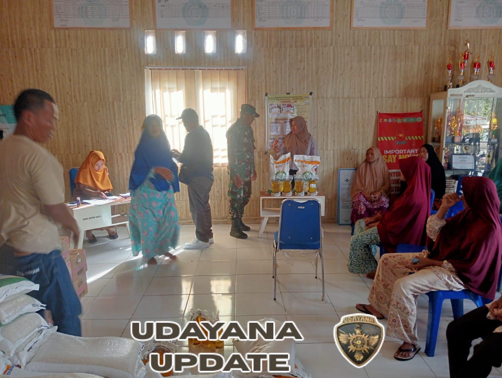 Penyaluran Bantuan Pangan di Desa Beru, Babinsa Koramil 1628-05/Jereweh Kawal Kegiatan Hingga Berjalan Lancar