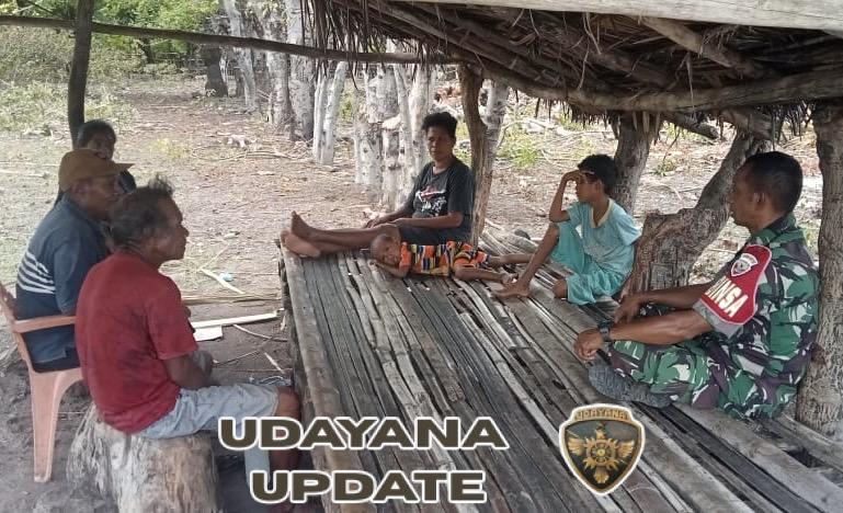 Babinsa Sertu Albino Leki Perkuat Keamanan Desa Manamas Lewat Komsos Rutin