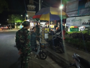 ‎Babinsa Jeruk Manis Gelar Patroli Malam Jaga Kamtibmas di Wilayah Sikur