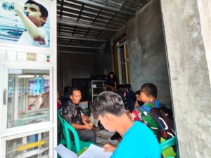 Babinsa Kelurahan Sampir Dampingi Pengisian Data Profil Desa/Kelurahan Secara Online