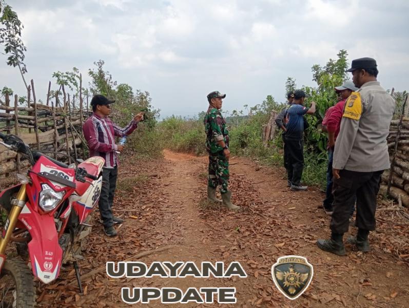 Babinsa Serda Aksar Pimpin Pembersihan Mata Air di Desa Karamabura