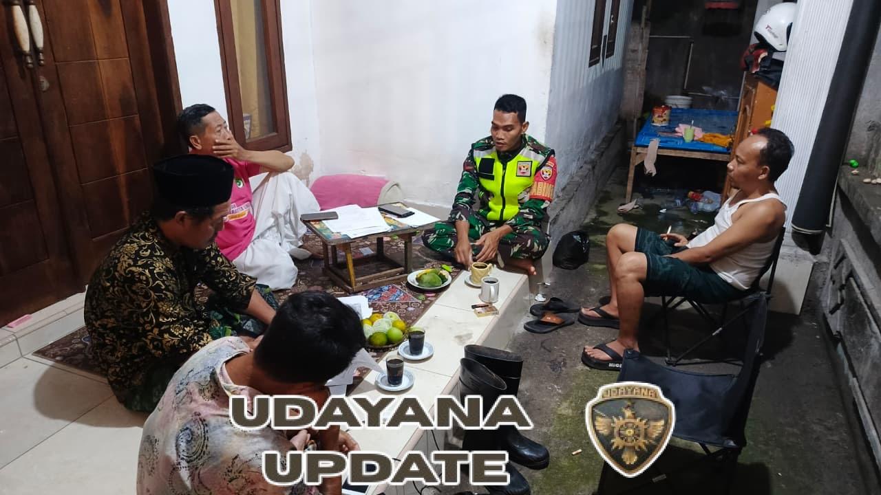 ‎Babinsa Wanasaba Induk Ajak Warga Waspada Cuaca Ekstrem Saat Patroli Kongkow-Kongkow