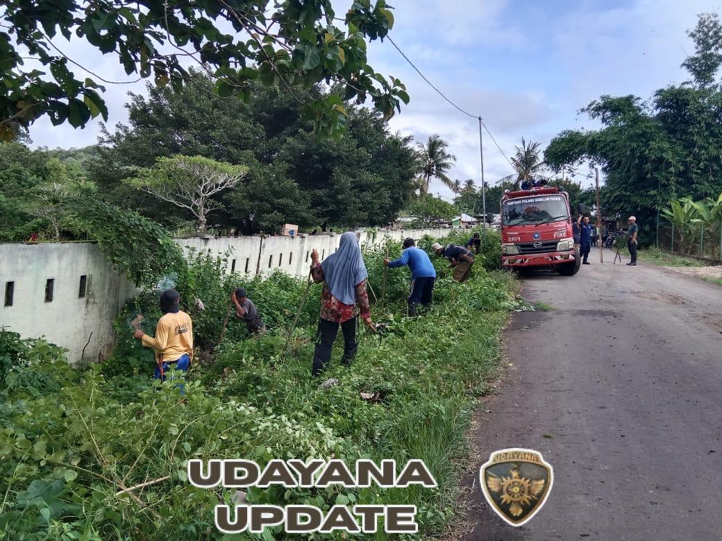 Babinsa Goa Bersama Warga Gelar Gotong Royong di TPU Jeruk Manis