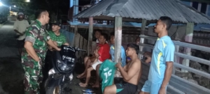 Piket Koramil 1628-03/Seteluk Gelar Patroli Malam, Pastikan Kamtibmas di Kecamatan Seteluk Kondusif