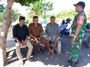 Babinsa Kampasi Meci Gelar Komsos dan Monitoring Wilayah untuk Jaga Kondusifitas Manggelewa