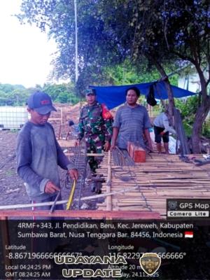 Babinsa Desa Belo Pantau Pembangunan Koperasi Merah Putih di Desa Belo