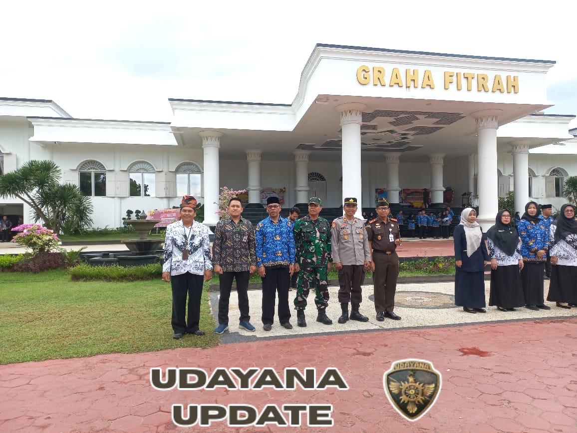 Kasdim 1628/Sumbawa Barat Wakili Dandim Pada Upacara HUT Korpri Ke-54, HUT PGRI Ke-80 Dan Hari Guru Nasional 2025.