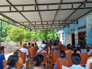 Babinsa Oefafi Pantau Penyaluran BLT Dana Desa