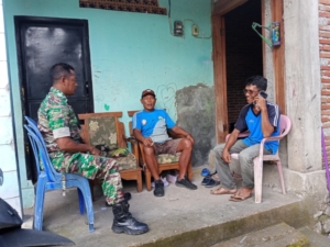 Babinsa Beru Laksanakan Patroli Wilayah dan Komsos, Perkuat Keamanan Desa