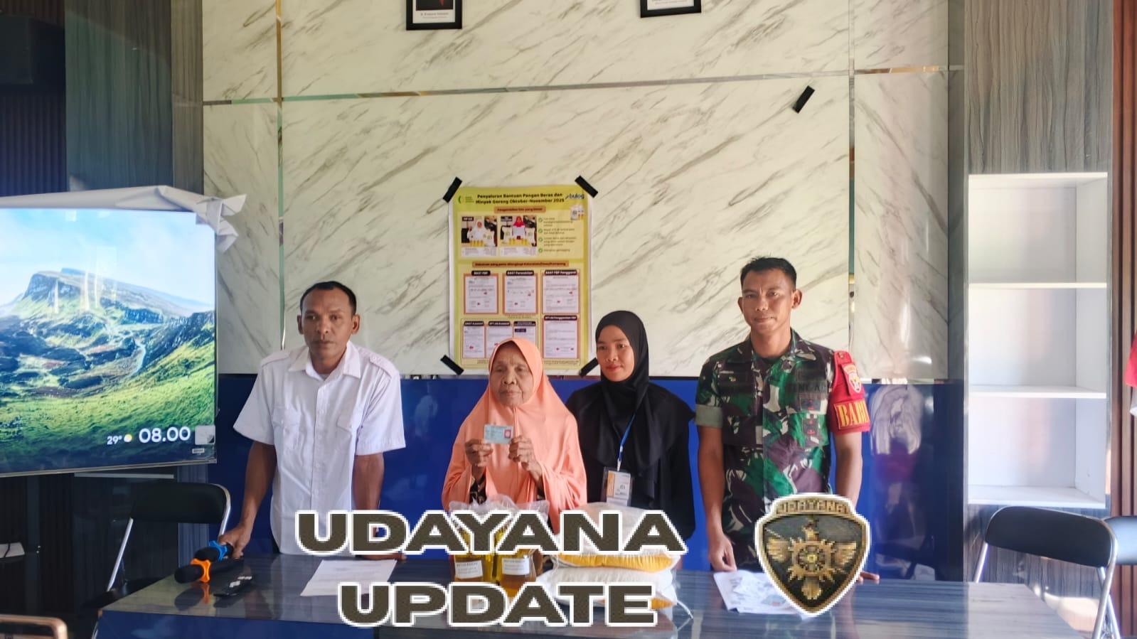 Babinsa Moteng Dampingi Penyaluran Bantuan Pangan untuk 91 KK di Desa Moteng