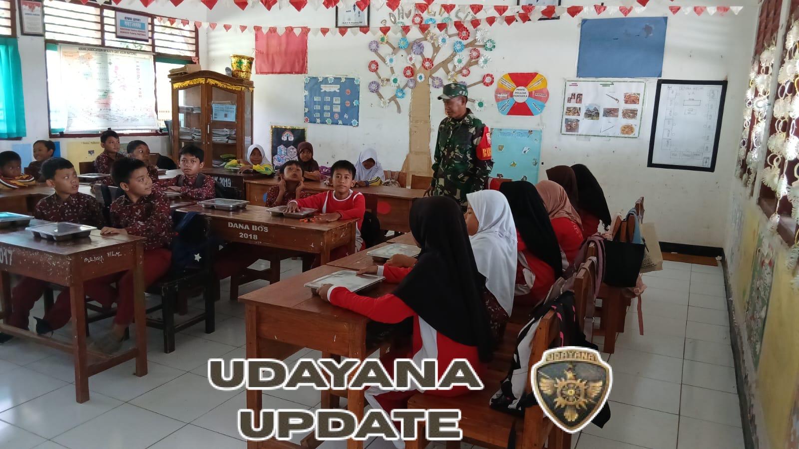 Babinsa Koramil 1628/01 Taliwang Dampingi Program Makan Bergizi Gratis di SDN 7 Taliwang