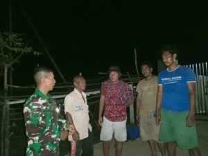 Babinsa Punti Bersama Warga Gelar Patroli Siskamling di Dusun Punti