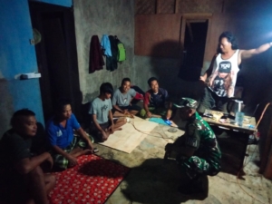 Patroli Malam Koramil 1628-04/Poto Tano Tingkatkan Keamanan dan Ketertiban Masyarakat