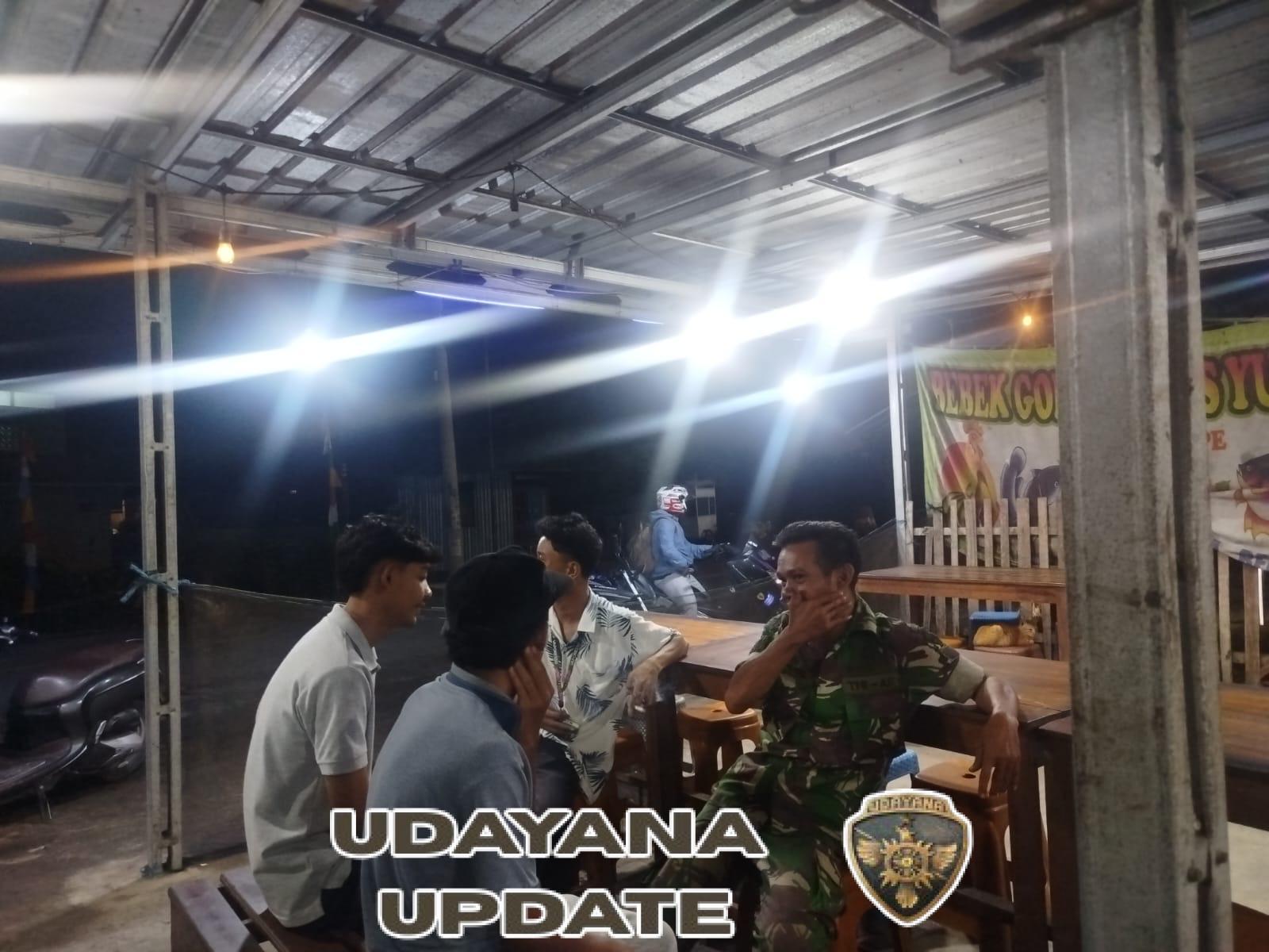 Patroli Malam Koramil 1628-03/Seteluk Berikan Imbauan Kamtibmas dan Antisipasi Dampak Hujan