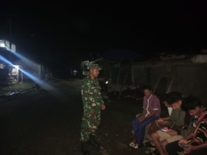 Babinsa Koramil Wawo Intensif Patroli Ronda Malam Jaga Keamanan Desa