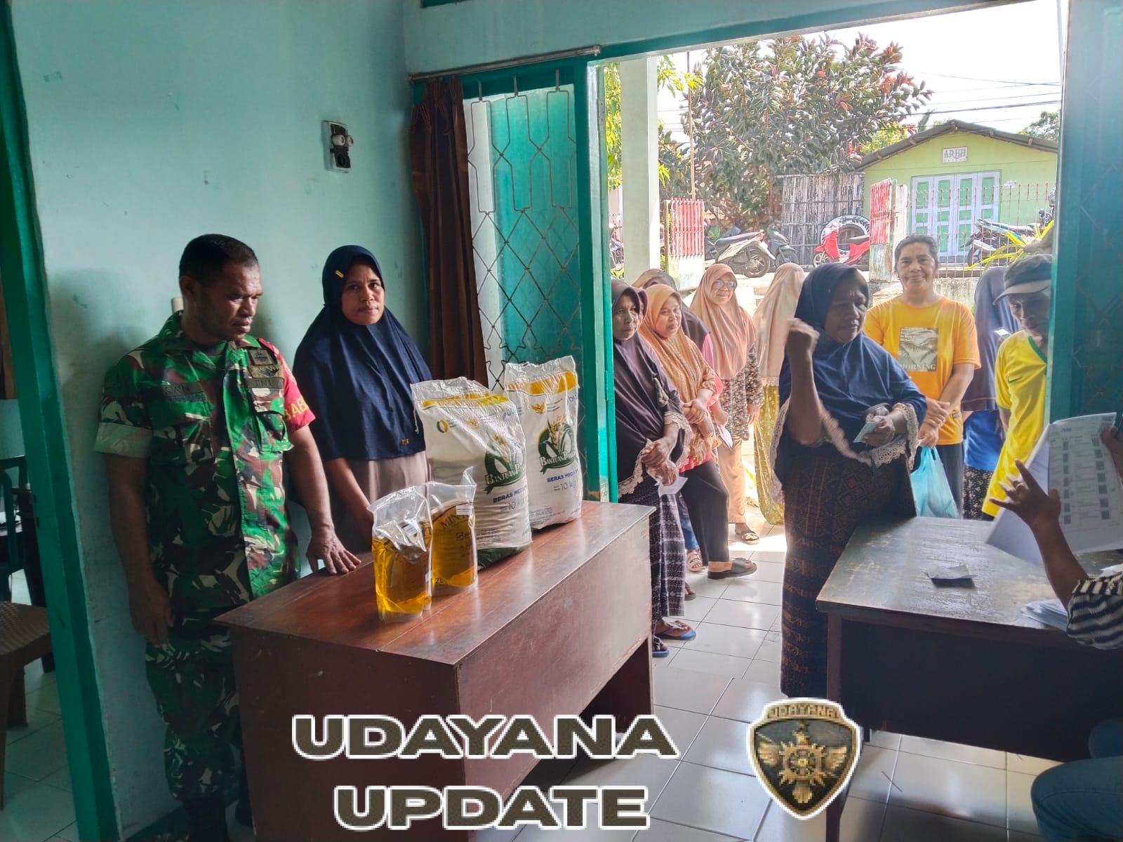 Babinsa Koramil 1602-01/Ende Dampingi Penyaluran Beras Bantuan Rawan Pangan di Kota Raja